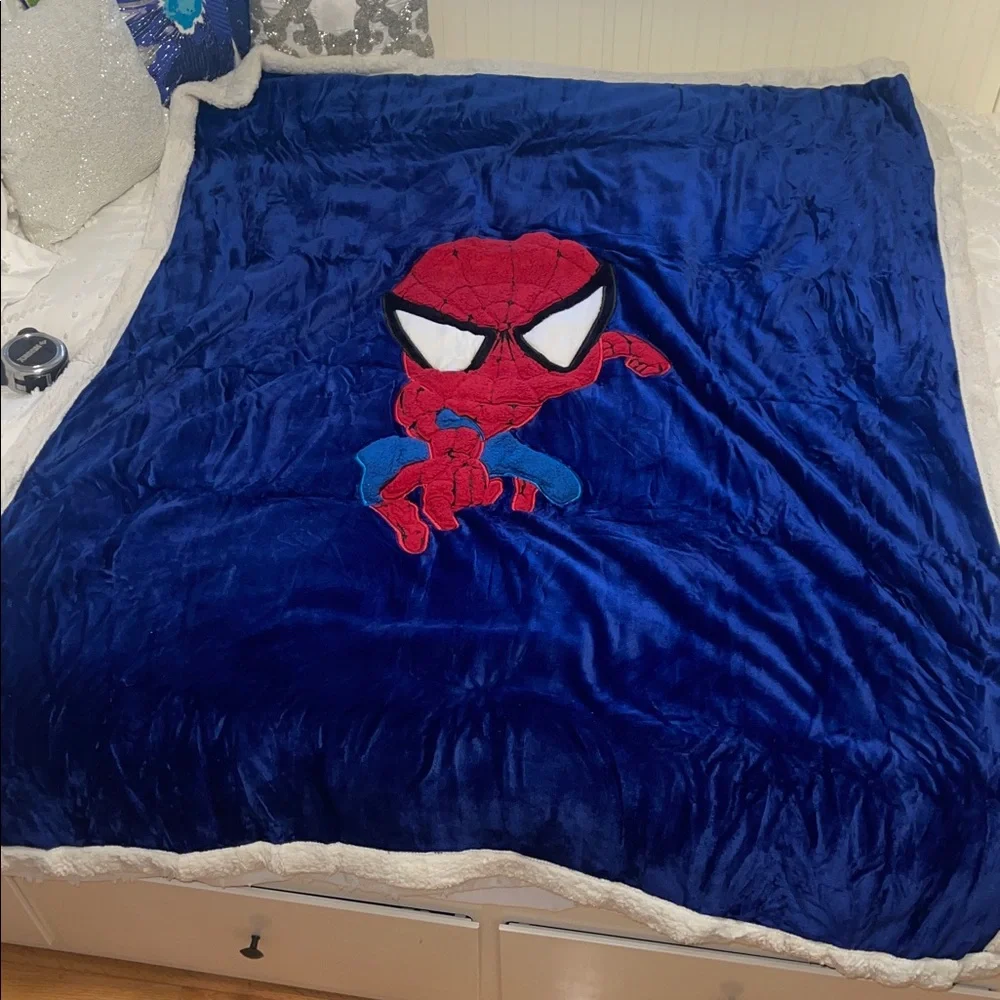 Spider-Man cozy three-dimensional Sherpa blanket throw 50” x 60” NWT